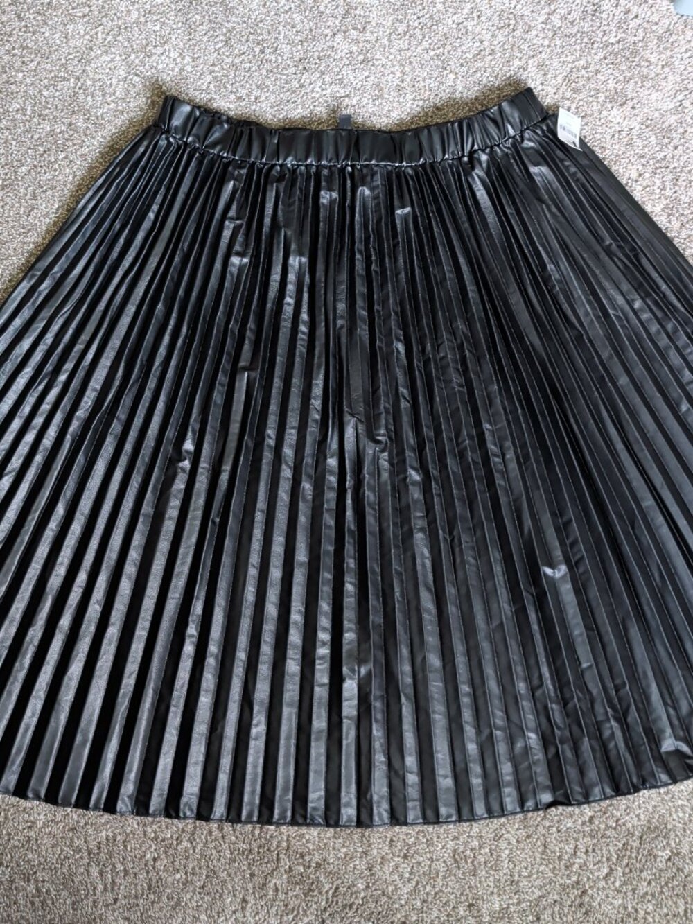 Lane Bryant Womens Size 18/20 Pleated/Ruffled Black Below Knee Stretchy Skirt